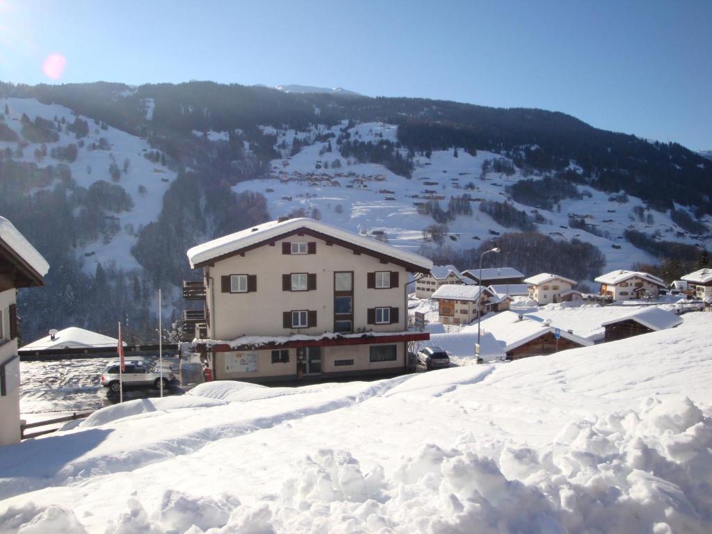 Hotel Old-Jnn Saas im Prattigau Екстер'єр фото