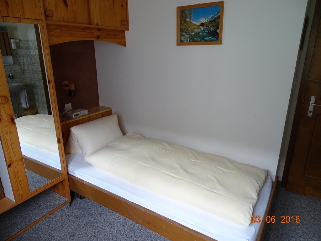 Hotel Old-Jnn Saas im Prattigau Номер фото