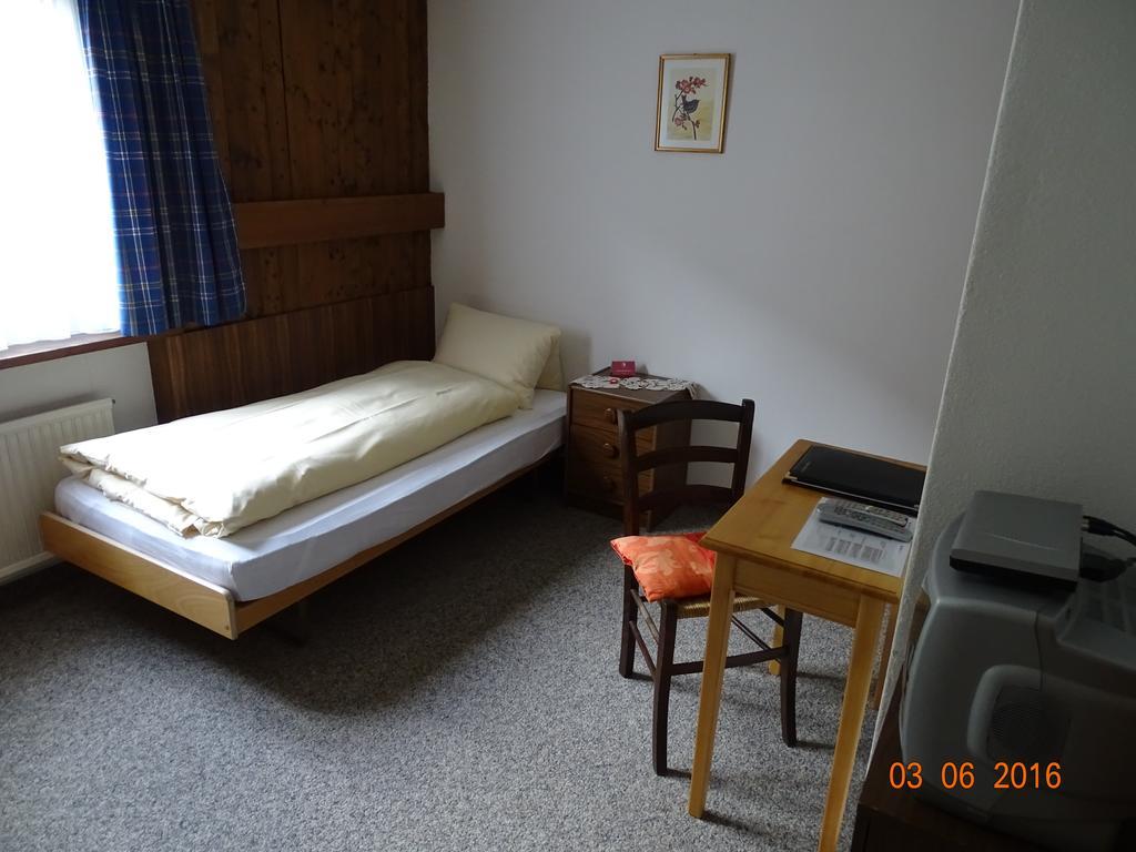 Hotel Old-Jnn Saas im Prattigau Номер фото