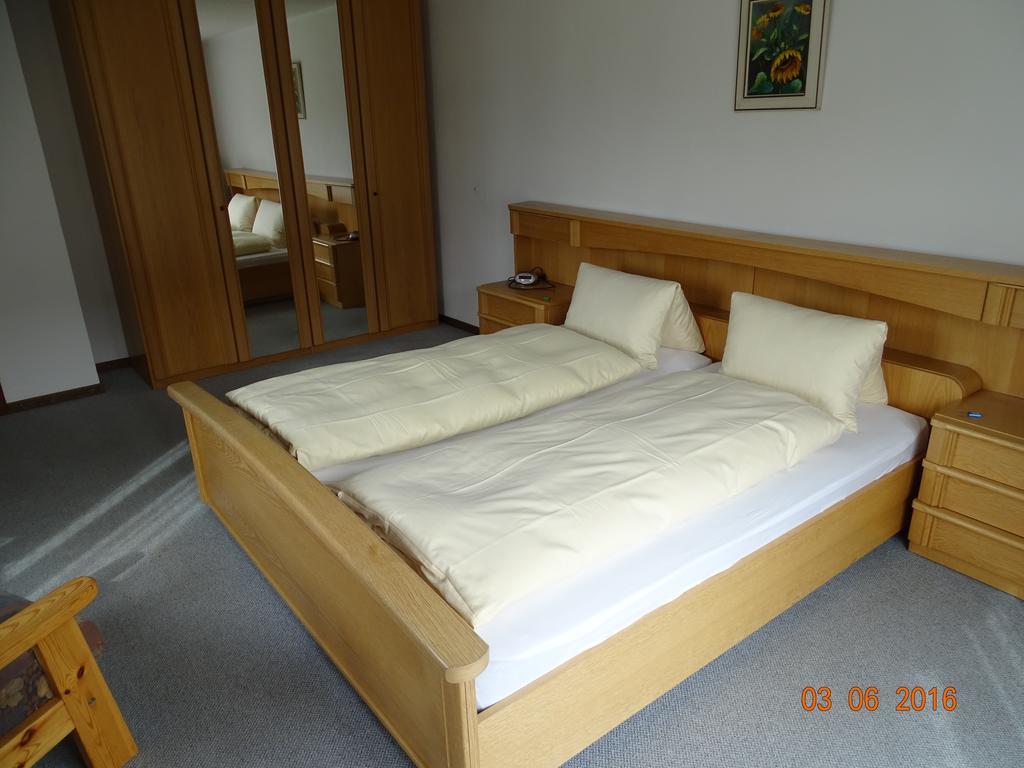 Hotel Old-Jnn Saas im Prattigau Номер фото