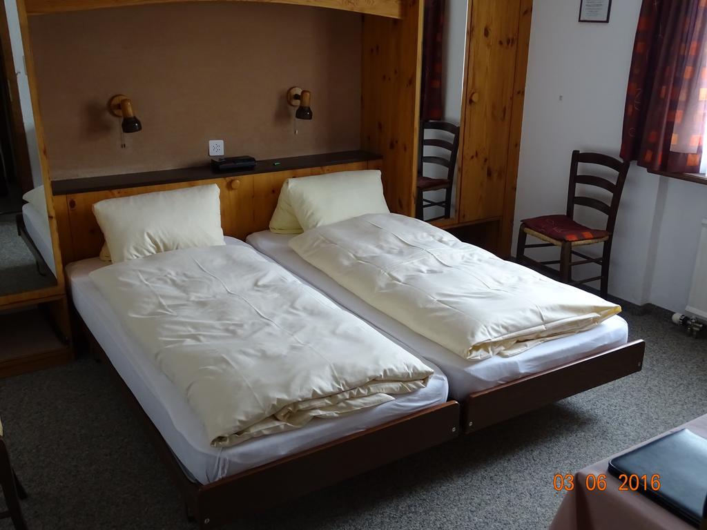 Hotel Old-Jnn Saas im Prattigau Номер фото